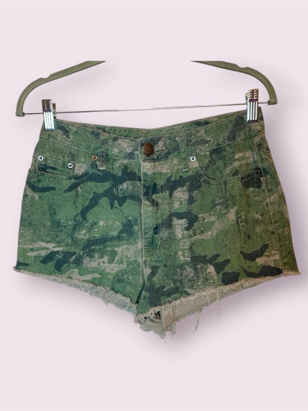 Urban Outfitters BGD Dree High Rise Cheeky Green Camo Shorts Size 28